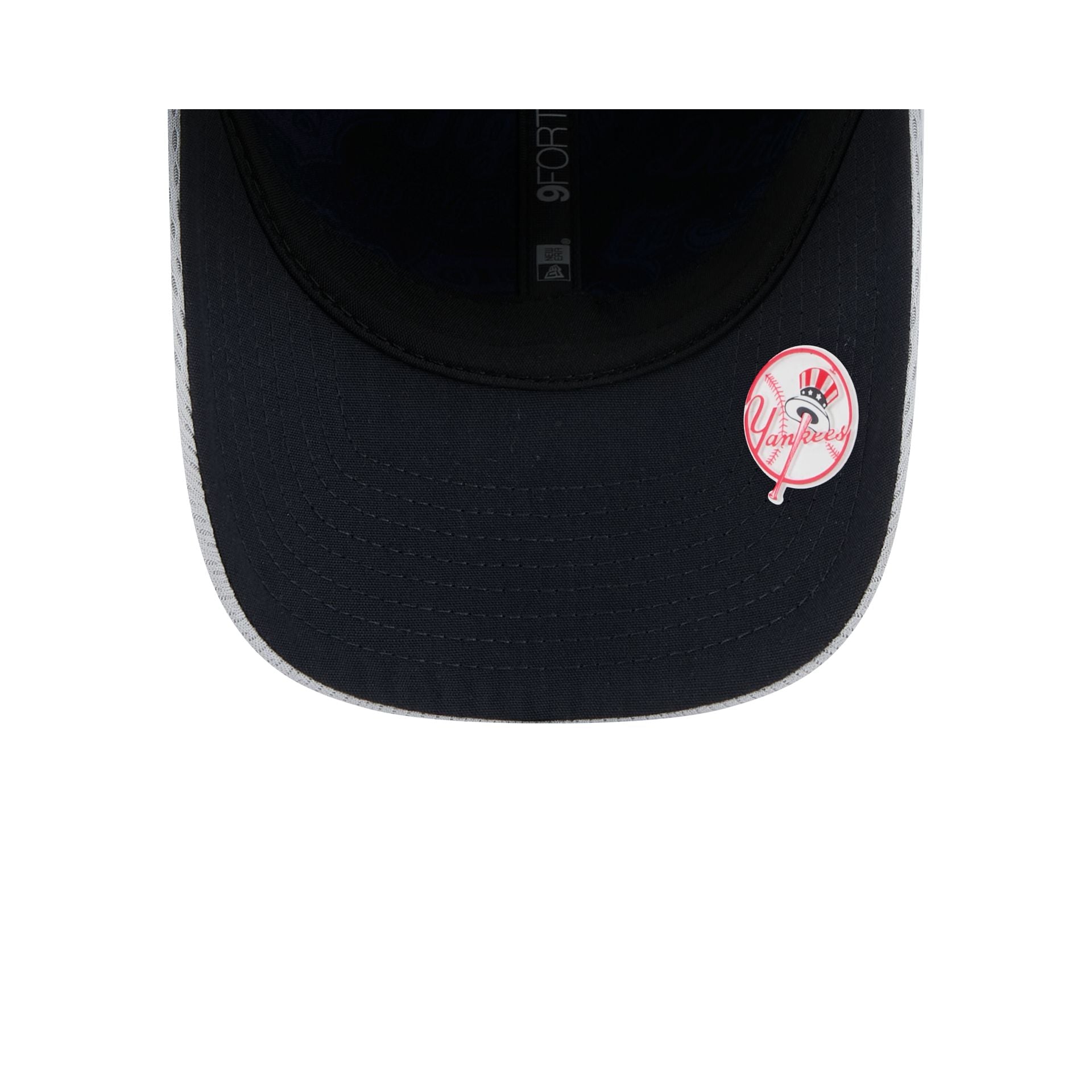 New York Yankees 2025 Clubhouse Gray Kids 9FORTY M-Crown Snapback Hat - Image 7